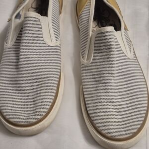 Tommy Bahama Size 9 Blue and White Striped Slip-On Loafers